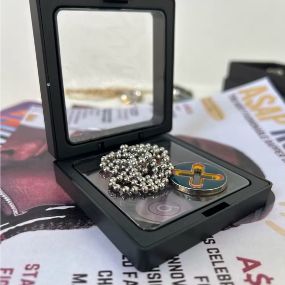 Y2K necklace chain frank ocean
Never worn perfect condition
open to offers - Picture 3 of 4